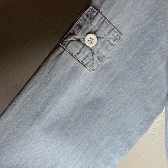 Valerie Steven’s 3/4 Sleeve Button Up Blue Jean Shirt. Light Wash. Size PM - Picture 2 of 11